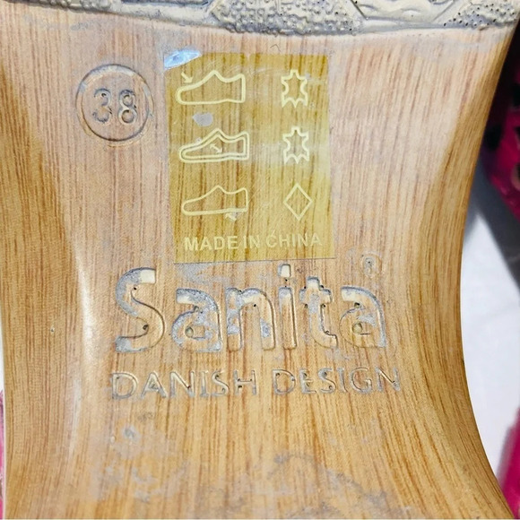 SANITA Sz 38 Leather Laser Cut Out On the Toe  Cap Buckle Closure Clogs Sandals - Picture 12 of 15